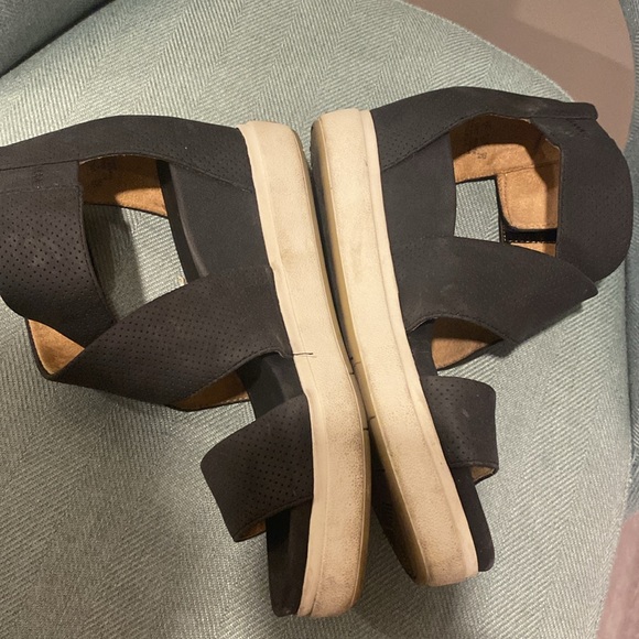 Size 7 dr scholls wedge sandals soft leather straps rubber sole - Picture 3 of 4